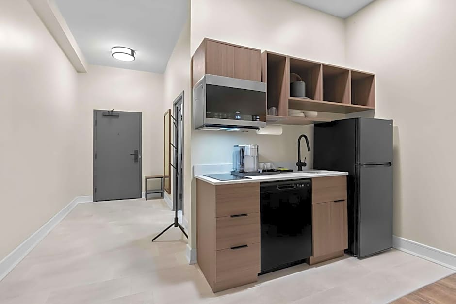 Latitude Suites Tinton Falls Eatontown/BW Premier Collection