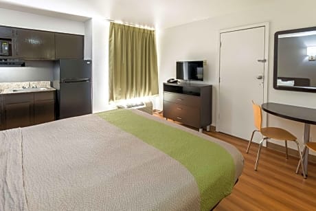 King Room - Disability Access - Non-Smoking