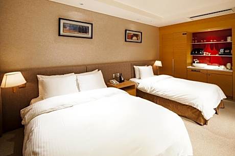 Hotel Superior Twin Room (Without Kitchenette)