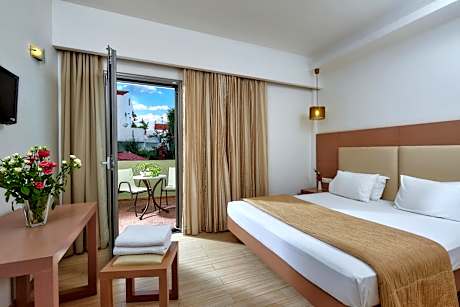 Double or Twin Room with Sea View