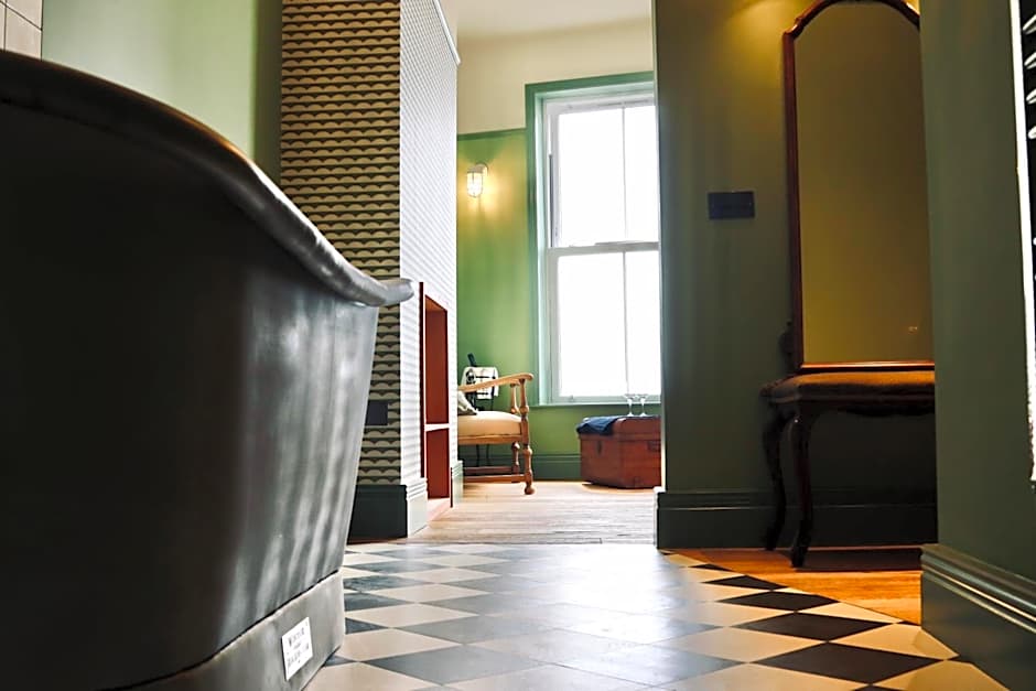 The London & Paris Hotel