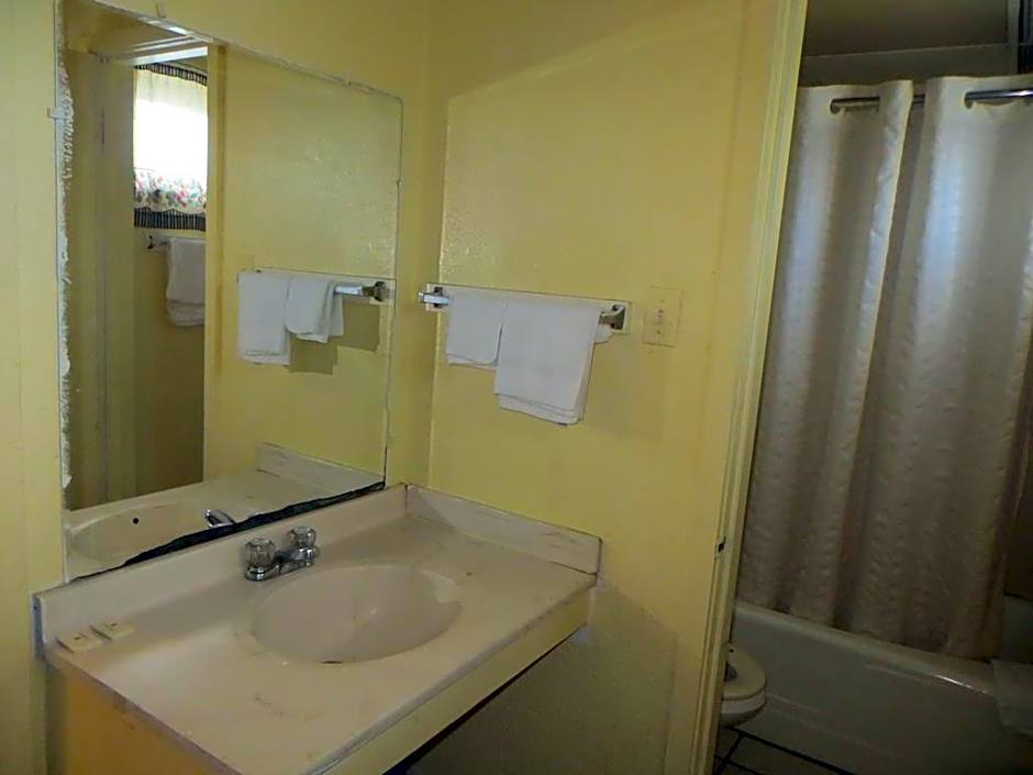 Trailway Motel