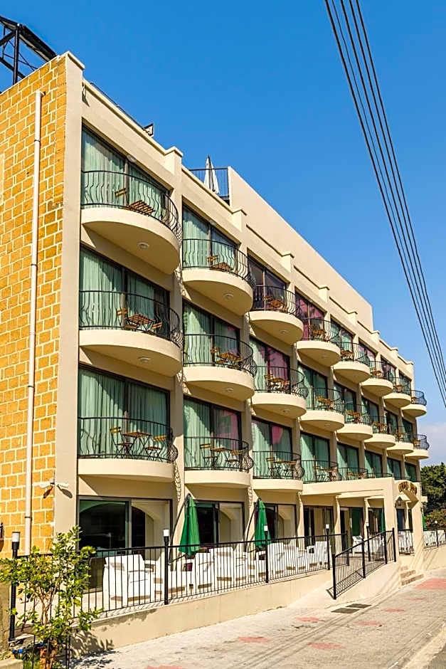 Olivia Palm Hotel