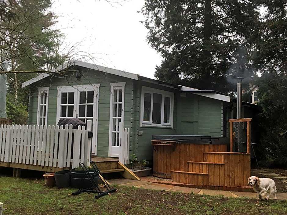 Woodland Cabin With private Wood-Fired Hot-Tub