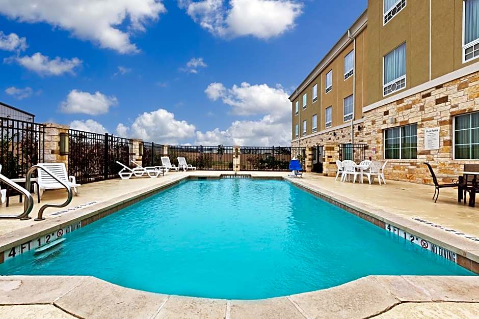 Holiday Inn Express & Suites Brady By IHG