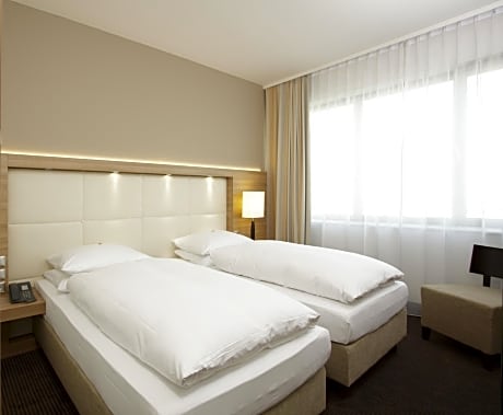 Business Double or Twin Room with Executive Lounge Access