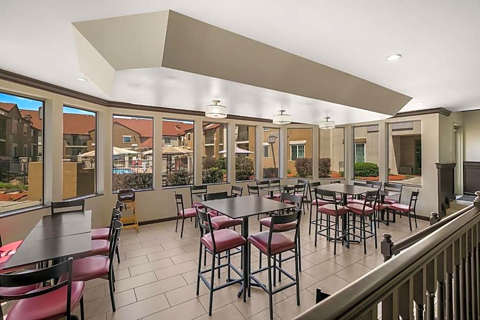 Red Roof PLUS+ & Suites Knoxville West-Cedar Bluff