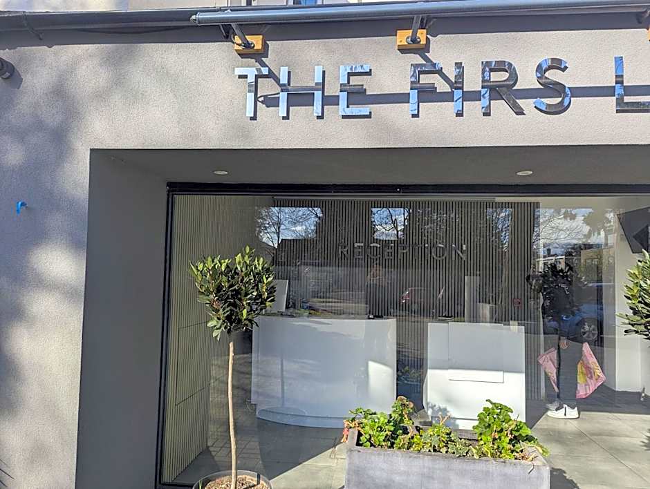 OYO Firs Lodge London Heathrow