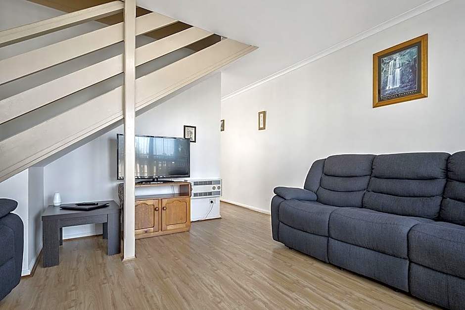 Amoshouse & Swansea Ocean Villas