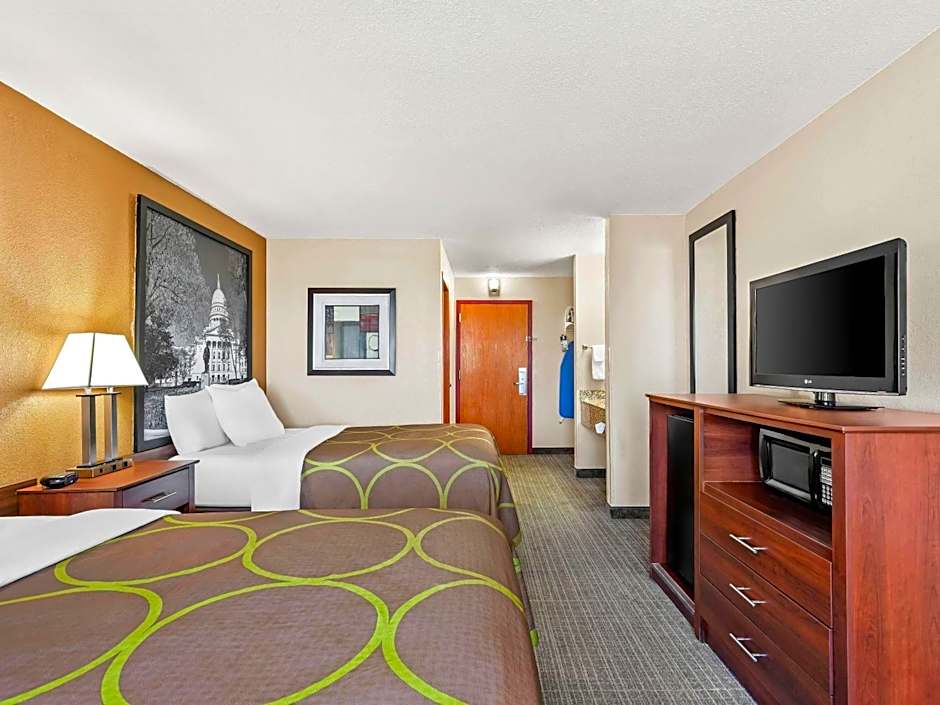 Super 8 by Wyndham Sturtevant Racine