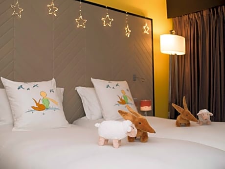 Interconnecting Rooms "Le Petit Prince" with a Queen Bed and Two Single Beds