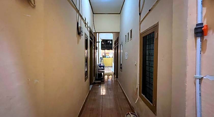 OYO 93412 Kost Irma Syariah Near UPTD SMP Negeri 8 Parepare