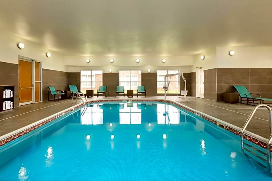 Courtyard by Marriott Milwaukee Brookfield at Poplar Creek