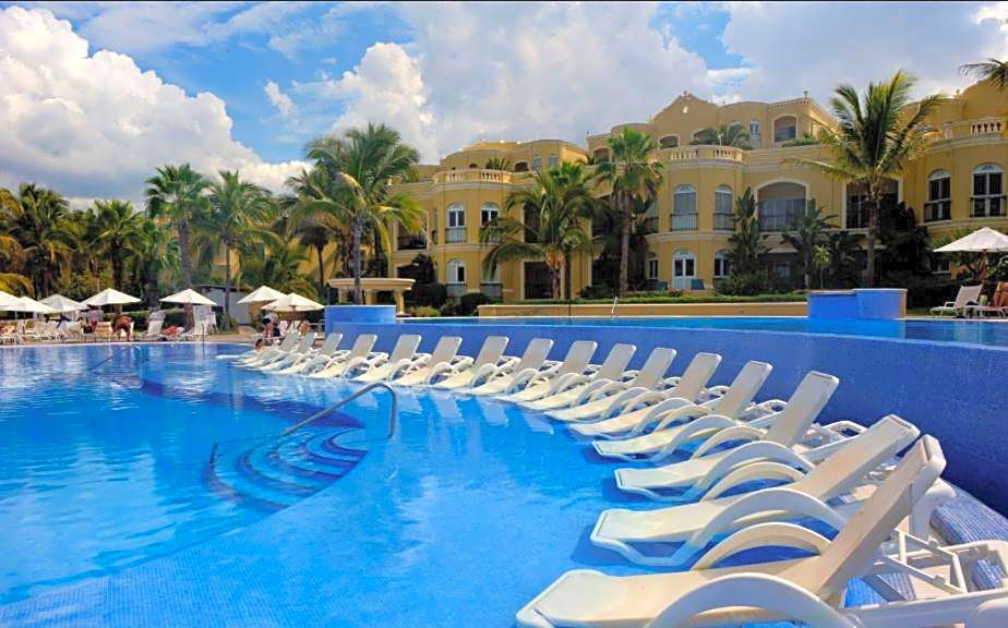 Pueblo Bonito Emerald Luxury Villas & Spa All Inclusive