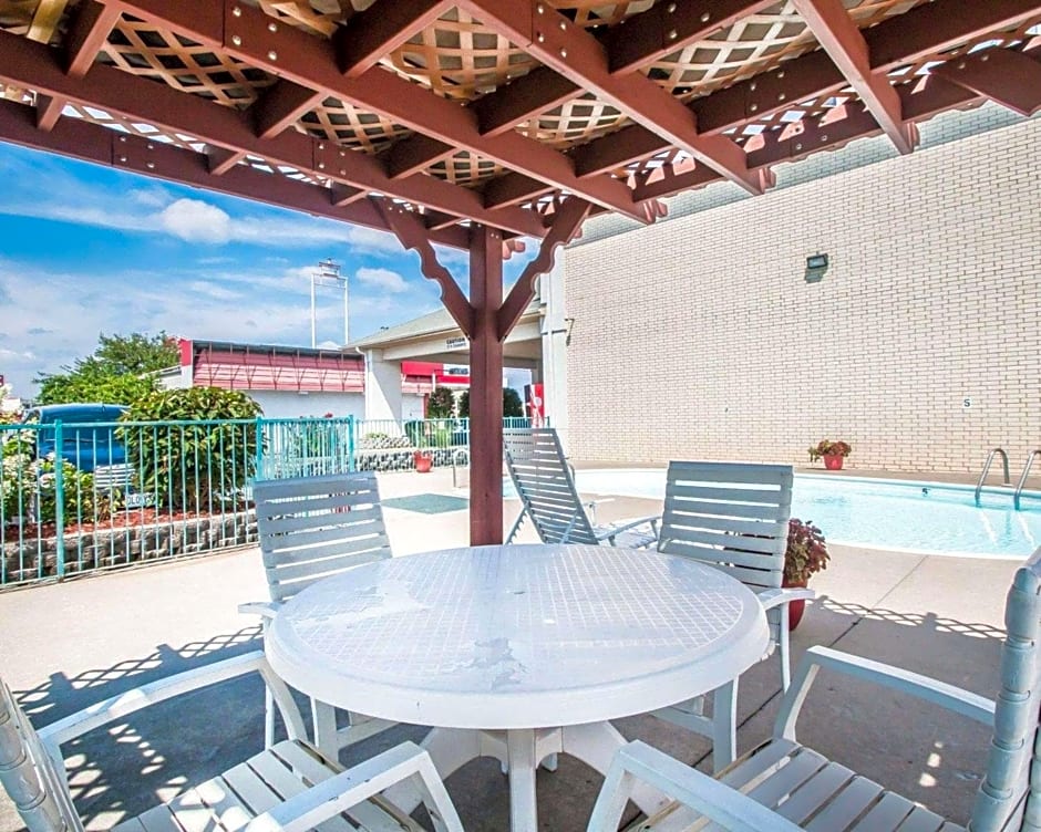 Econo Lodge Springfield I-44