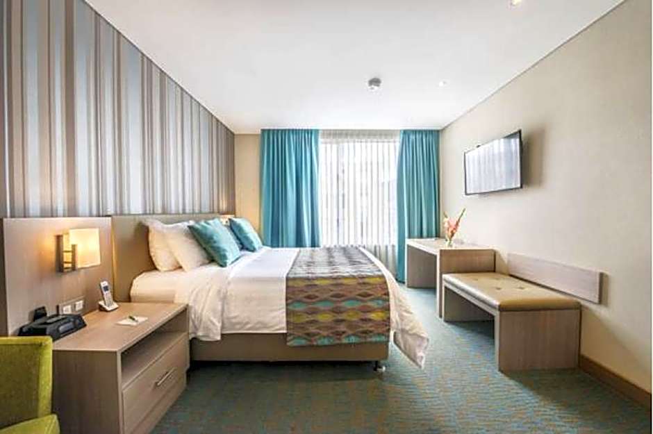 Hotel Plaza Suites