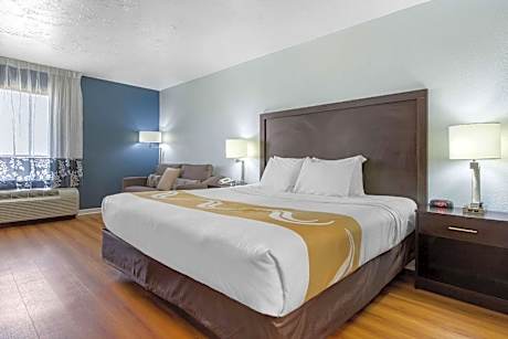 1 King Bed,non smoking