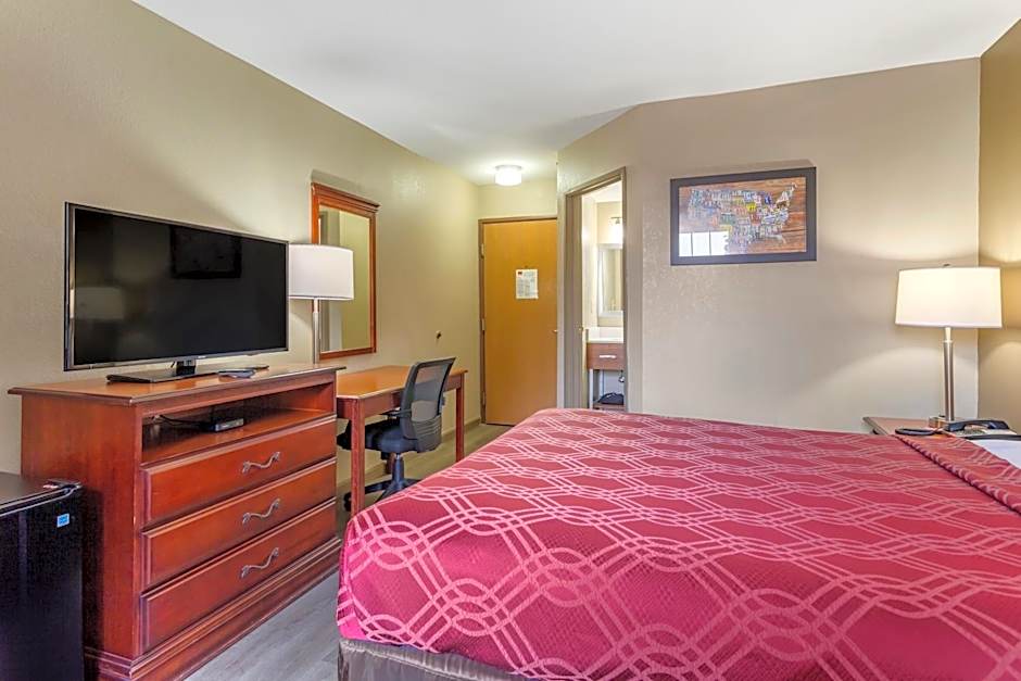 Econo Lodge Inn & Suites Dickson