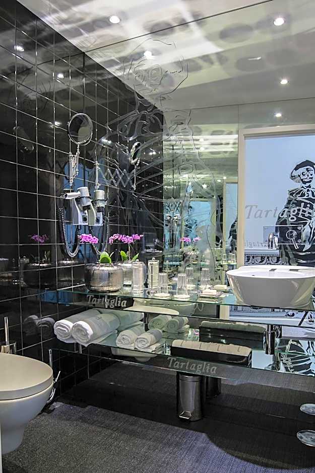 Teatro Boutique Rooms & Suites