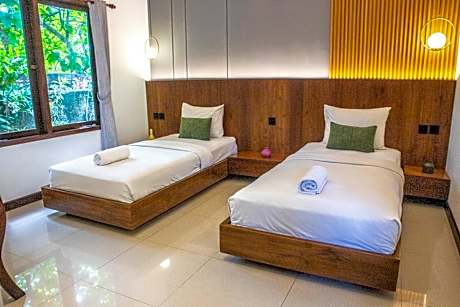 Twin Room with Private Bathroom