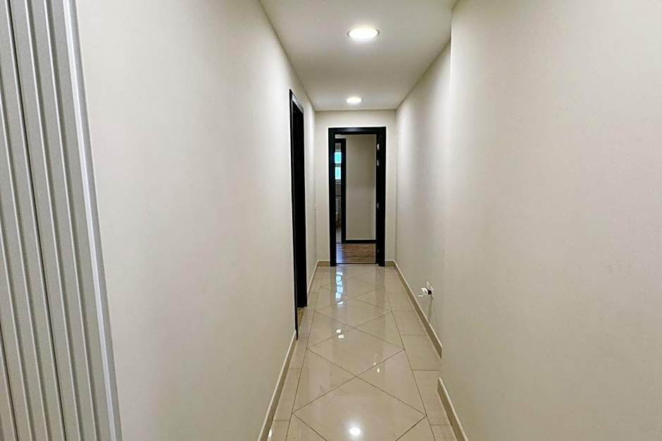 Calm & Classy 2BR - 5 min to Airport