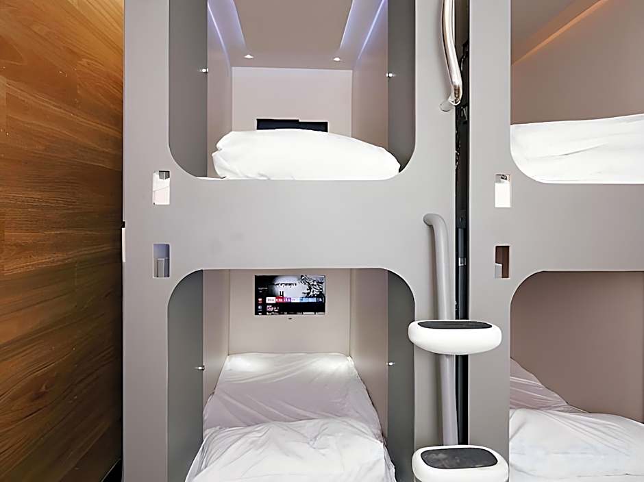Urban Nomad - Potts Point  (18 - 39 only)