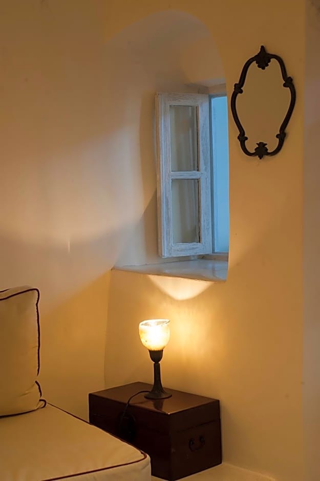 Heliophos Boutique Caves