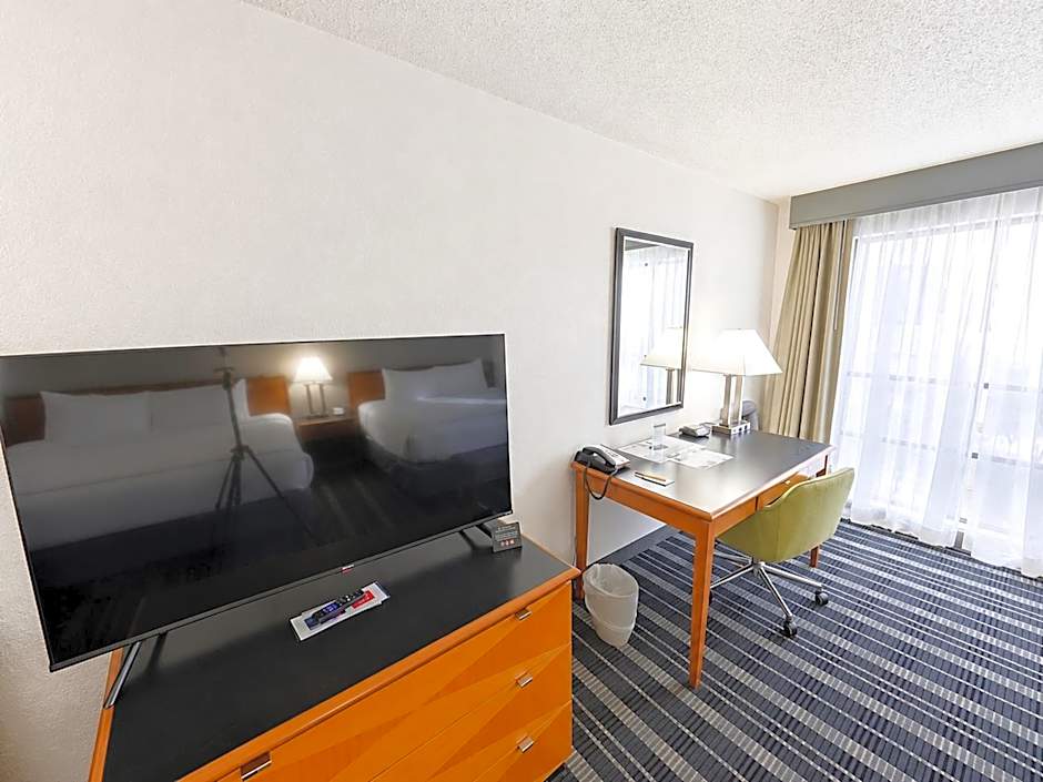Atrium Hotel And Suites Dfw Airport