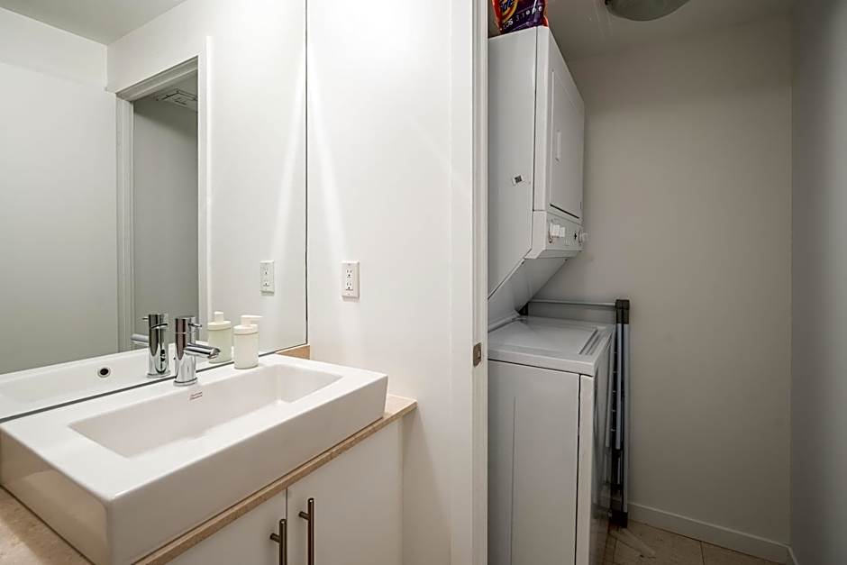 1BR Luxury Condo - Downtown Toronto