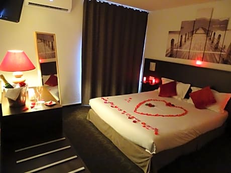 Romantic Double Room - Free bottle of champagne