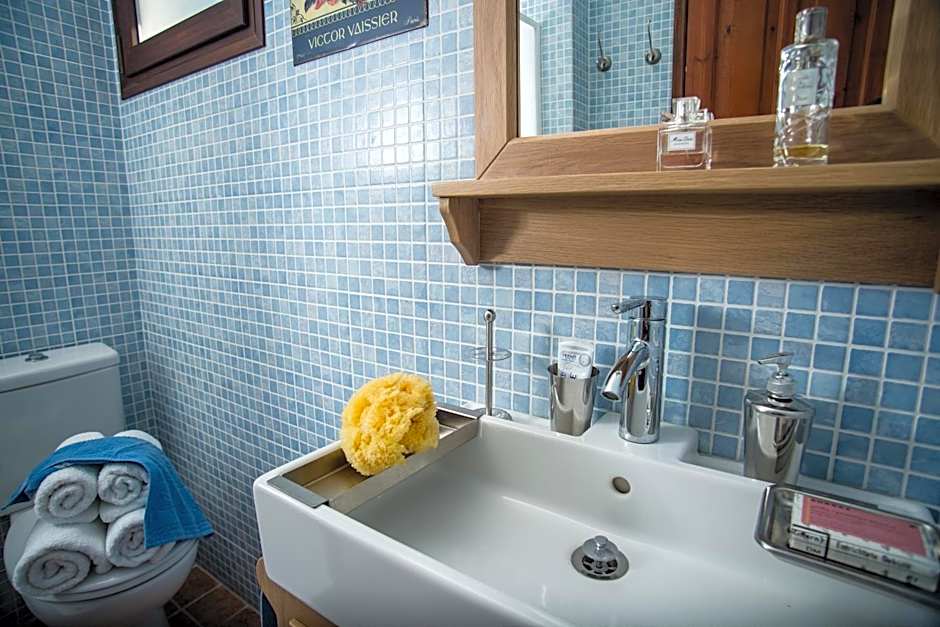 Amboula Beach Apartments