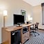 La Quinta Inn & Suites by Wyndham Baltimore Bwi Airport
