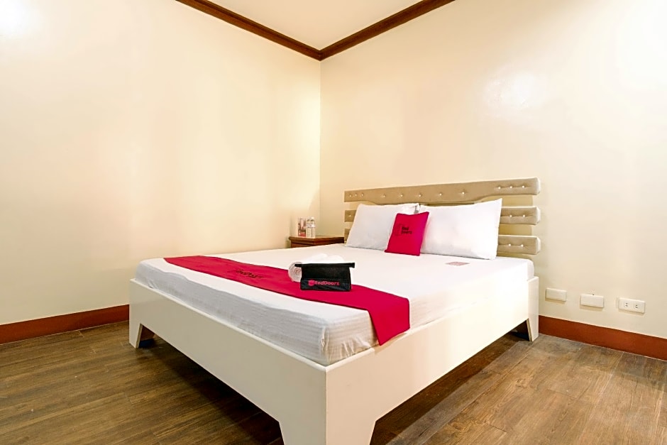 RedDoorz Plus @ Seaborne Hotel Subic Zambales