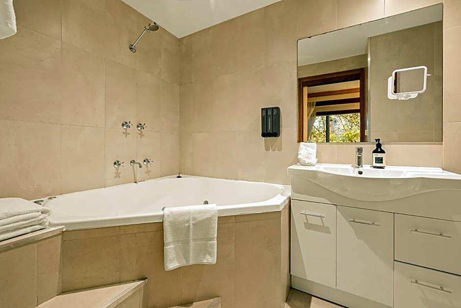 Arnica Views Summit Retreat