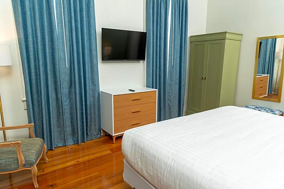 Lamothe House Hotel