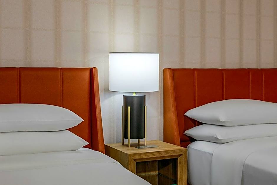 Sheraton Commander Hotel