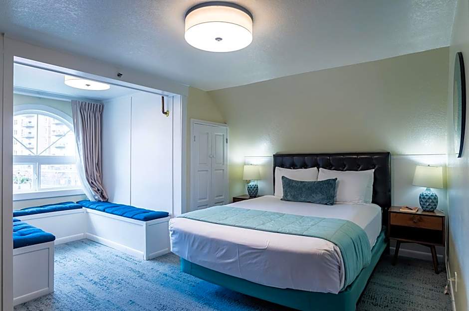 Gilbert Inn Seaside