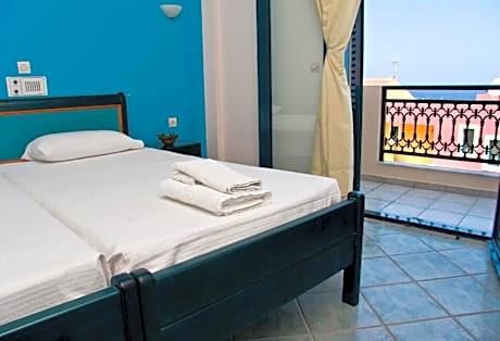 One-Bedroom Apartment with Pool View