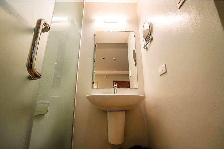 Photo 1 of 7 of Double Room