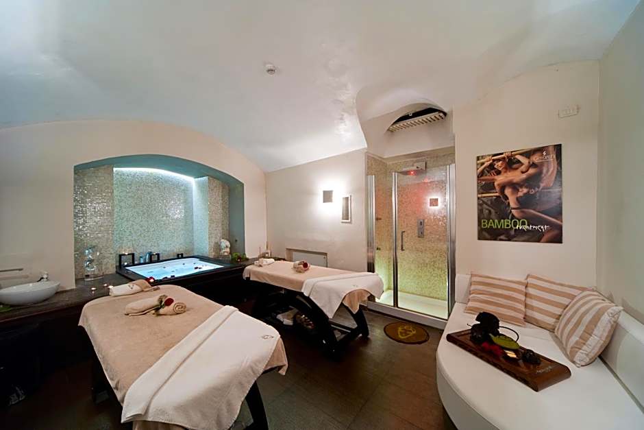 Navona Palace Luxury Inn