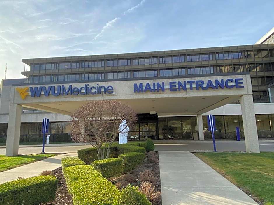 Suburban Studios Triadelphia - Wheeling at The Highlands