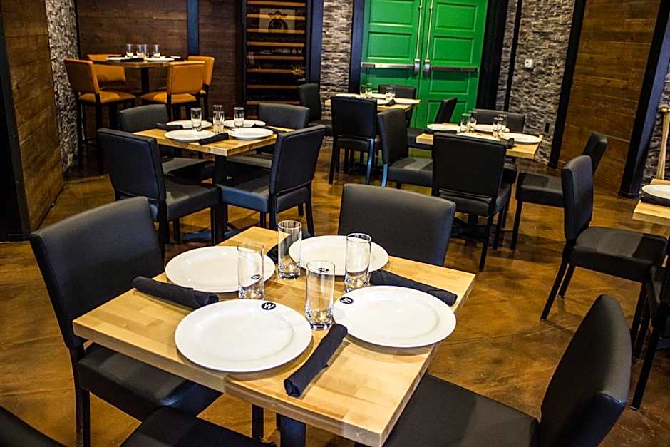 Cobblestone Hotel & Suites - Chippewa Falls