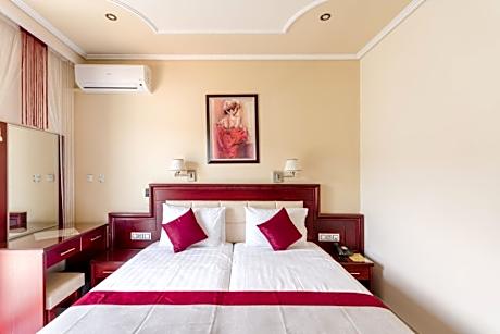 Double or Twin Room with Partial Sea View