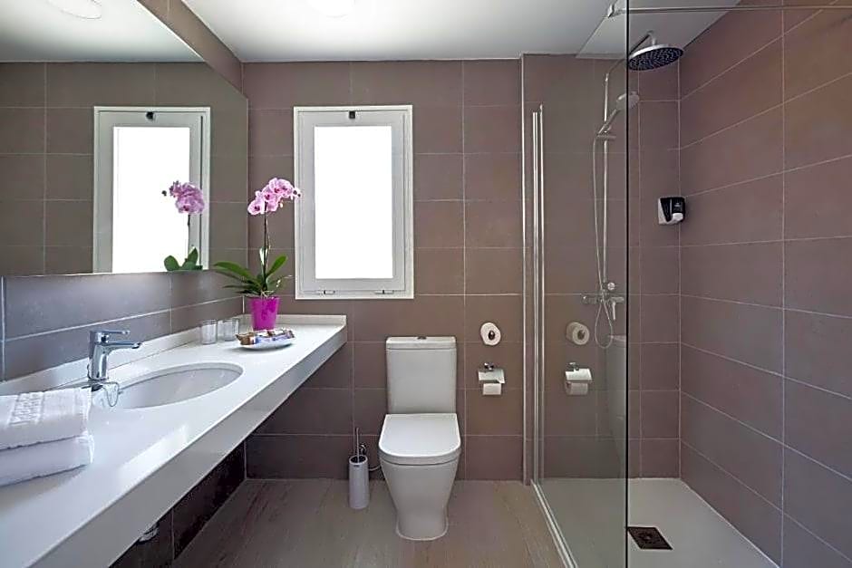 Playaolid Suites & Apartments