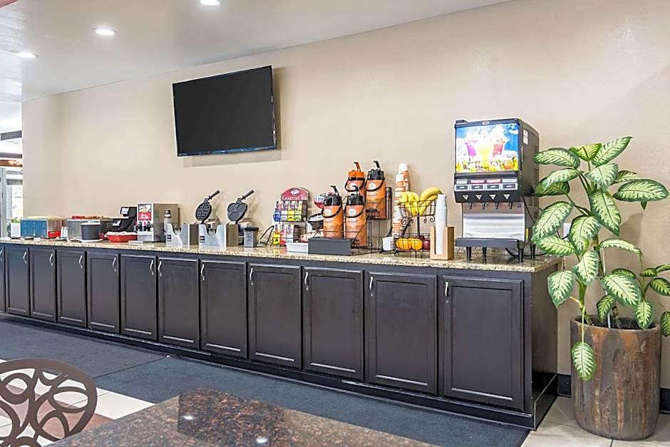 Clarion Inn & Suites Russellville I-40