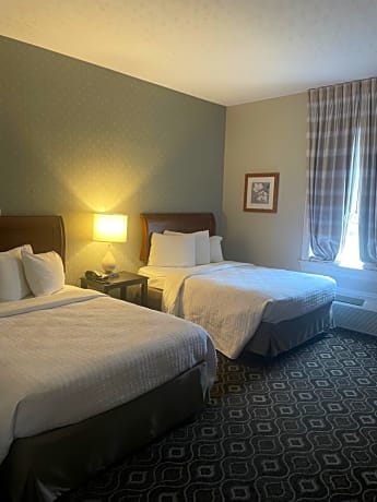 Queen Room with Two Queen Beds and Roll-in Shower - Mobility Accessible/Non-Smoking