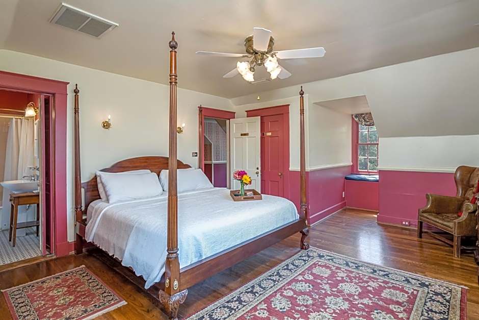 Cedars of Williamsburg Bed & Breakfast