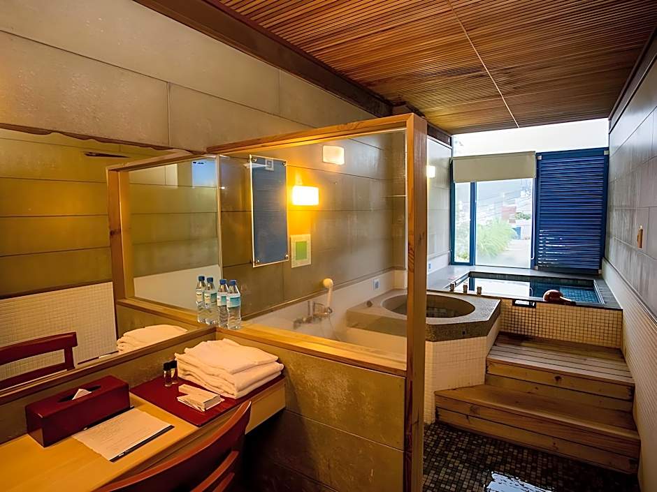 Pacific Hot Spring Hotel Green Bay