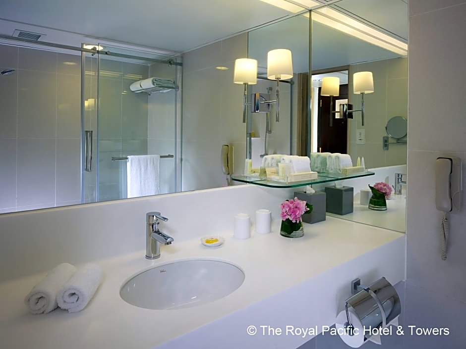 The Royal Pacific Hotel And Towers