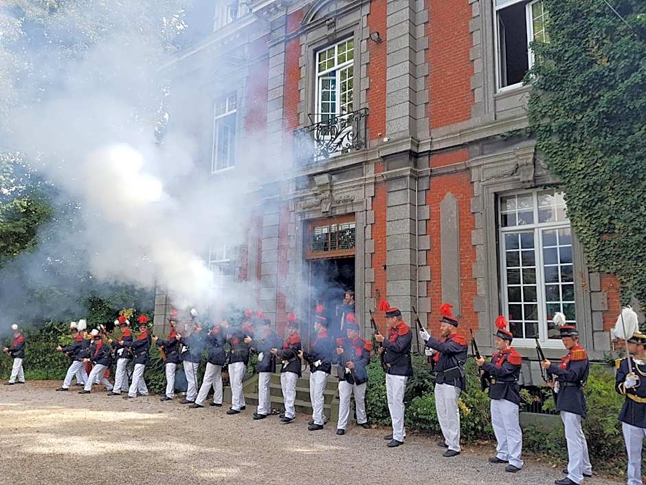 Château Lambert Moulinsart Hotel, shuttle airport, long term parking, snooker, large terrasse, dinner, breakfast